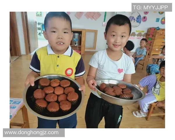 集足球明星卡片游戏，畅享激情对战与策略乐趣，打造你的足球梦队伍