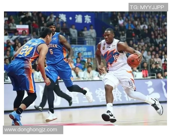 上海足球队以50分领跑冠军赛积分榜展现强劲实力 上海足球队以50分领跑冠军赛积分榜展现强劲实力