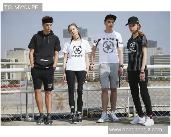 足球明星时尚新风潮卫衣搭配引领潮流运动与休闲完美结合 足球明星时尚新风潮卫衣搭配引领潮流运动与休闲完美结合