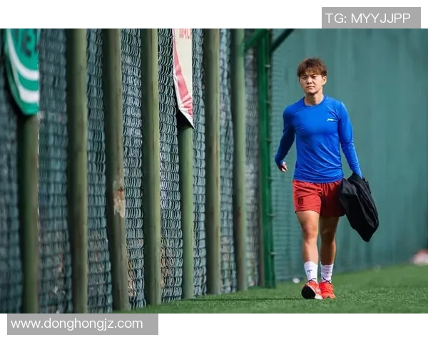 足球明星赛后享受冰水浴恢复体能展现运动员独特的训练与放松方式 足球明星赛后享受冰水浴恢复体能展现运动员独特的训练与放松方式